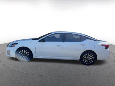 Used 2025 Nissan Altima 2.5 SV image 8