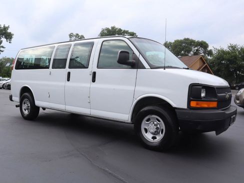 Used 2007 Chevrolet Express 3500 Extended Passenger RWD image 7