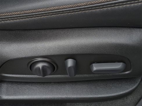 Used 2023 Chevrolet Traverse High Country image 14