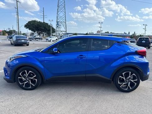 Used 2019 Toyota C-HR XLE FWD image 4