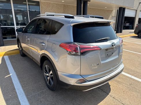 Used 2016 Toyota RAV4 XLE w/ Convenience Package FWD image 3