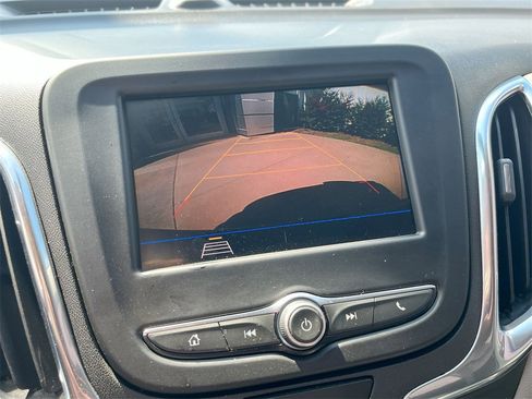 Used 2020 Chevrolet Equinox LS image 18