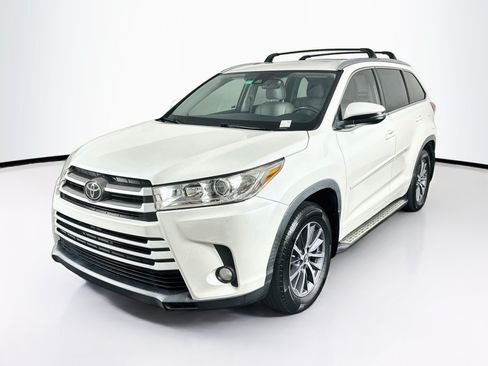 Used 2018 Toyota Highlander XLE w/ Protection Package #3 AWD/4WD image 3