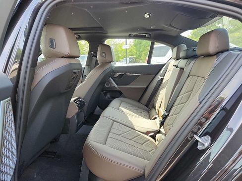 Used 2026 BMW 530i xDrive w/ Premium Package AWD/4WD image 10