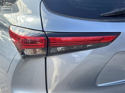 Used 2020 Toyota Highlander Platinum image 11