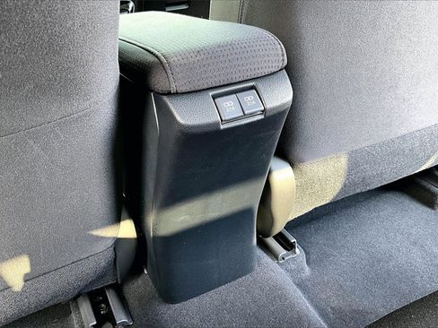 Used 2022 Toyota Prius L Eco image 10