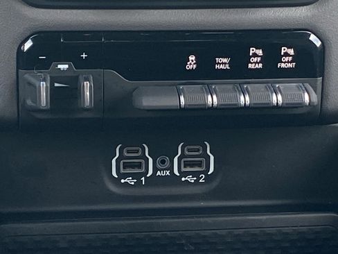 Used 2023 RAM 1500 Big Horn AWD/4WD image 13
