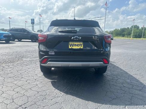 Used 2025 Chevrolet Trax LT FWD image 5