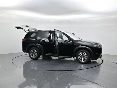 Used 2025 Nissan Pathfinder SL FWD image 53