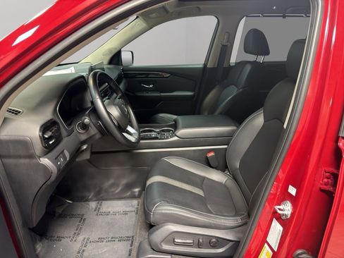Used 2023 Honda Pilot Touring image 7