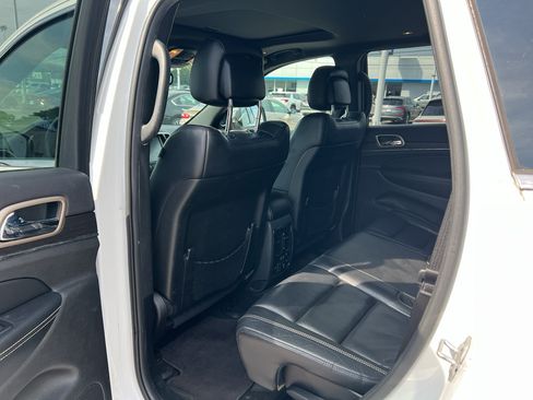 Used 2017 Jeep Grand Cherokee Limited AWD/4WD image 10