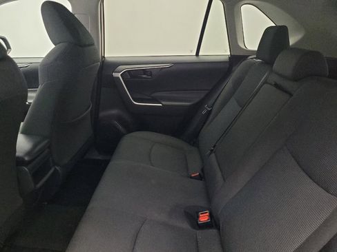 Used 2021 Toyota RAV4 LE FWD image 18