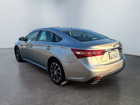 Used 2018 Toyota Avalon XLE FWD image 3