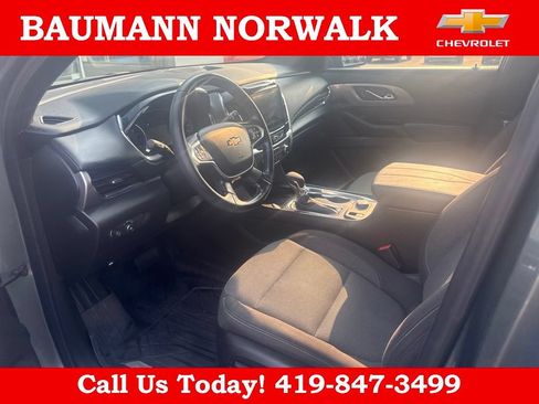 Used 2023 Chevrolet Traverse LT FWD image 15