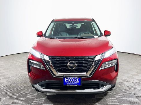 Used 2021 Nissan Rogue SV image 2