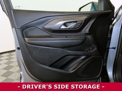 Used 2023 GMC Terrain SLE w/ Driver Convenience Package image 5