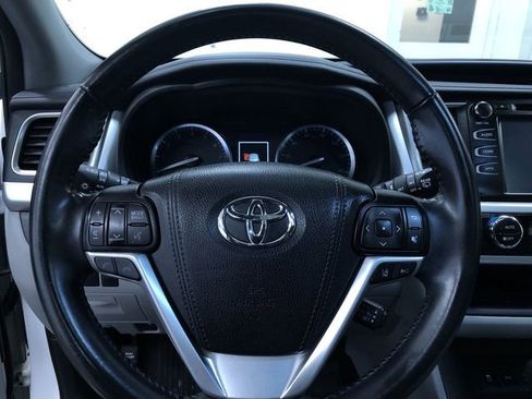 Certified 2017 Toyota Highlander XLE image 24