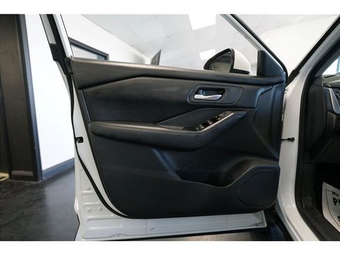 Used 2024 Nissan Rogue SV FWD image 16