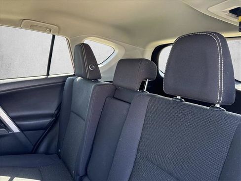 Used 2017 Toyota RAV4 XLE FWD image 18