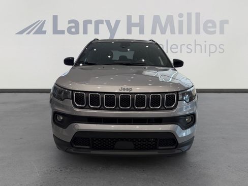 Used 2024 Jeep Compass Latitude AWD/4WD image 8