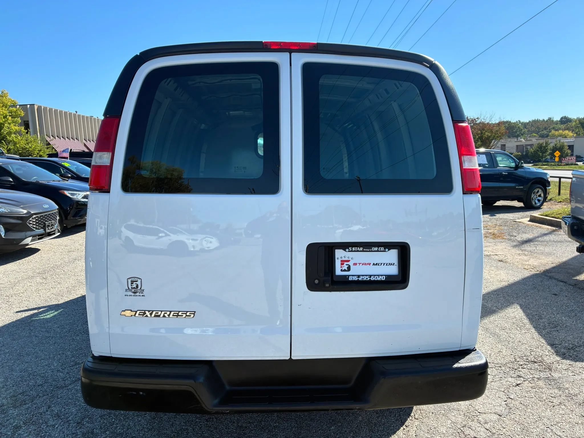 Used 2019 Chevrolet Express 2500 RWD image 6