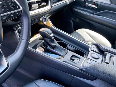 Used 2025 Toyota Grand Highlander AWD image 15