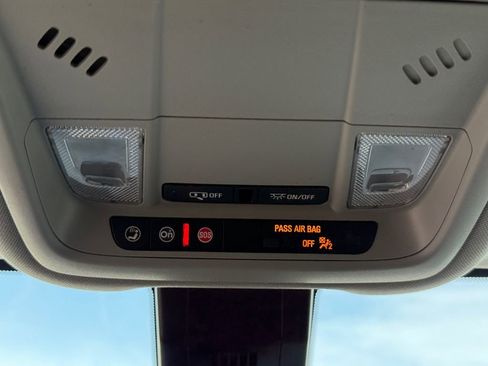 Used 2022 GMC Terrain SLE w/ Driver Convenience Package image 19