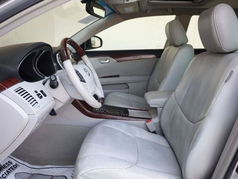 Used 2011 Toyota Avalon Limited FWD image 17