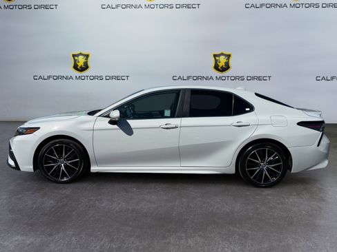 Used 2023 Toyota Camry SE image 2