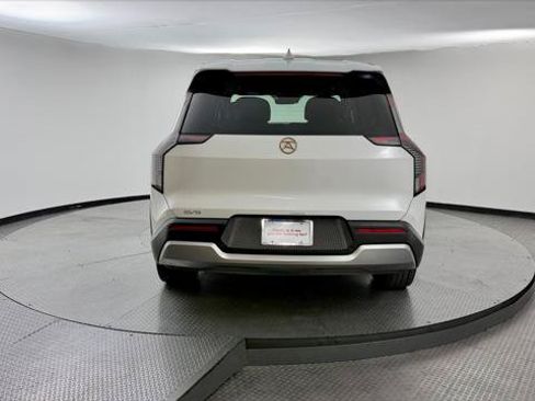 Used 2024 Kia EV9 Light Long Range RWD image 7