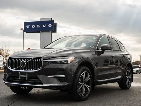 Certified 2022 Volvo XC60 T8 Inscription Expression w/ Advanced Package image 3