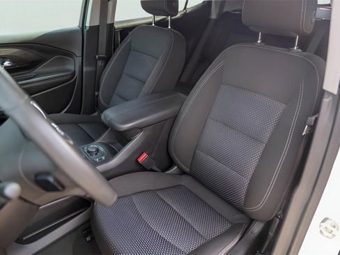 Used 2023 GMC Terrain SLE w/ Driver Convenience Package image 10