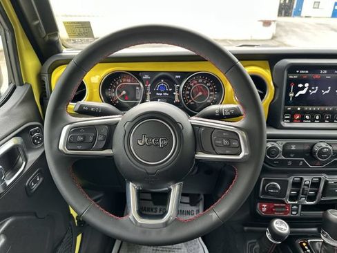 Used 2023 Jeep Gladiator Rubicon w/ LED Lighting Group AWD/4WD image 13