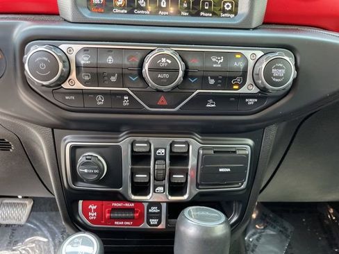 Used 2022 Jeep Gladiator Rubicon w/ LED Lighting Group AWD/4WD image 16
