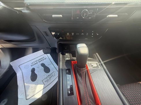 Used 2025 Nissan Kicks SR w/ SR Premium Package FWD image 22
