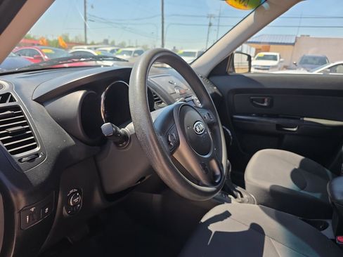 Used 2011 Kia Soul + w/ Audio Pkg FWD image 12