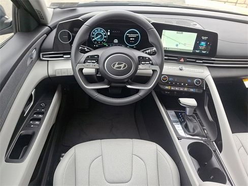 New 2025 Hyundai Elantra Limited image 11