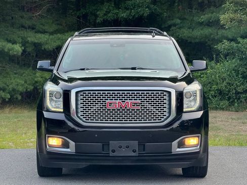 Used 2015 GMC Yukon XL Denali w/ Touring Package AWD/4WD image 3