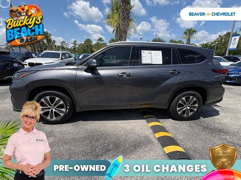 Used 2022 Toyota Highlander XLE FWD image 4