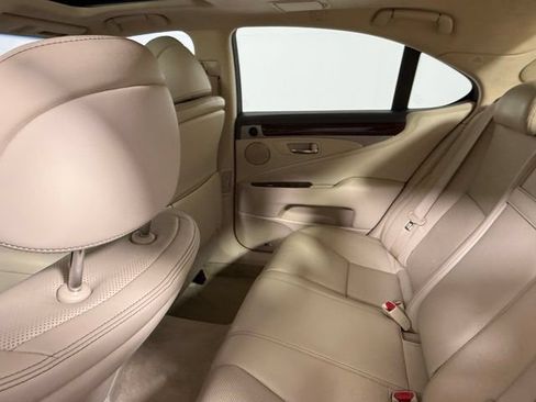 Used 2016 Lexus LS 460 w/ Comfort Package RWD image 39