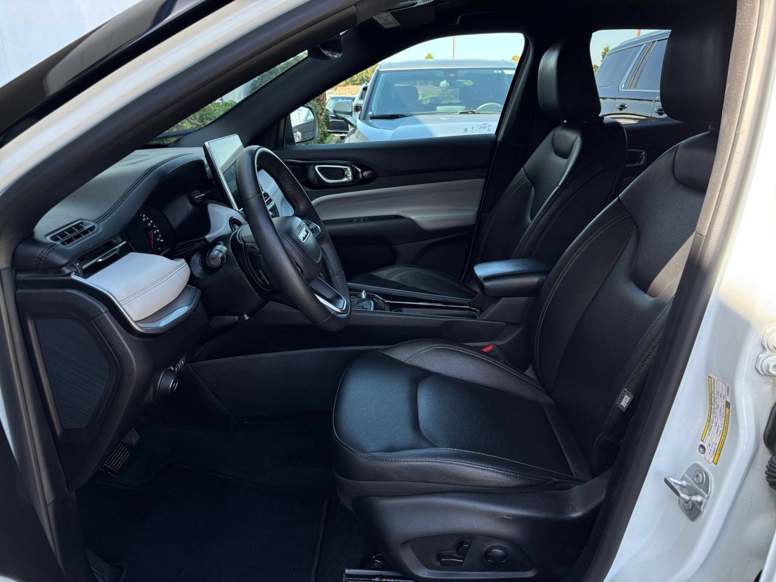 Used 2025 Jeep Compass Limited AWD/4WD image 27