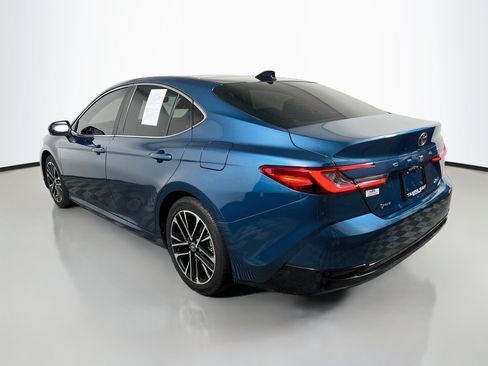 Used 2025 Toyota Camry XLE FWD image 8