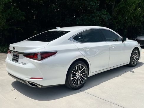 Used 2025 Lexus ES 350 w/ Premium Package FWD image 7