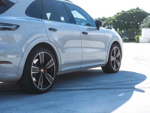 Used 2021 Porsche Cayenne Turbo AWD/4WD image 4