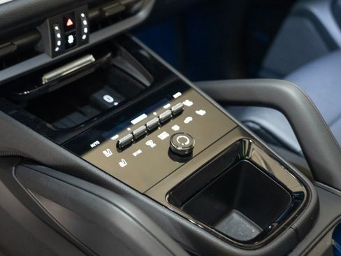 Certified 2026 Porsche Cayenne AWD/4WD image 22