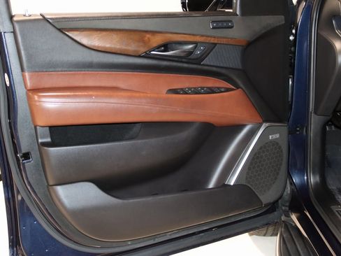 Used 2020 Cadillac Escalade Luxury image 36