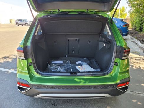 New 2026 Volkswagen Taos SE FWD image 27
