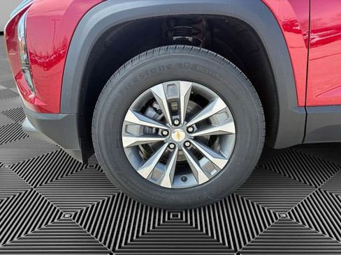 New 2026 Chevrolet Equinox LT w/ Convenience Package II FWD image 9