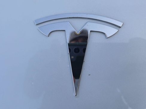 Used 2023 Tesla Model Y AWD image 9