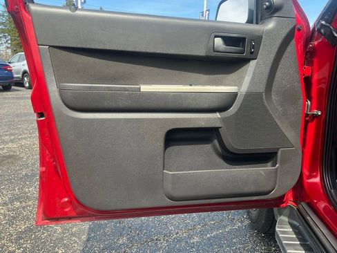 Used 2010 Ford Escape XLT image 18